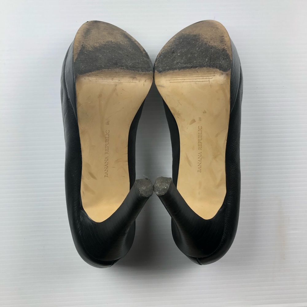 Banana Republic Black Heel Pumps Size 8 - Picture 7 of 8
